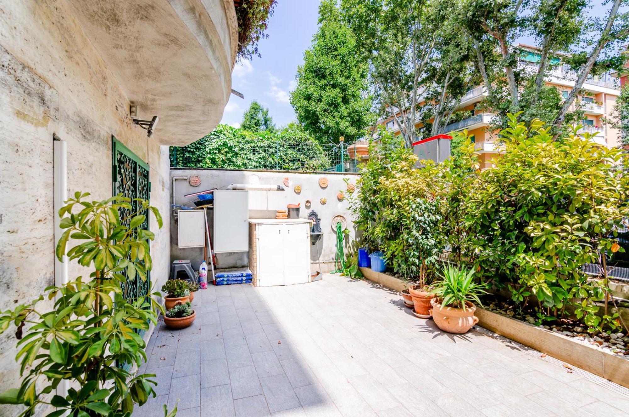 Dimora Clodia-casa Intera Con Stanza Privata E Bagno In Condivisione Gasthof Rom